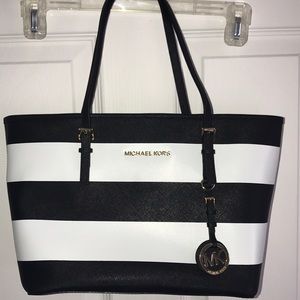 Michael Kors stunning black and white bag